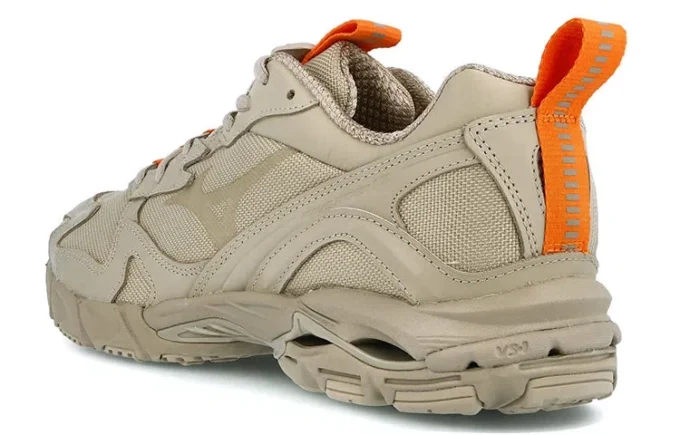 Mizuno x Beams Wave Rider 10 « Wood Ash »